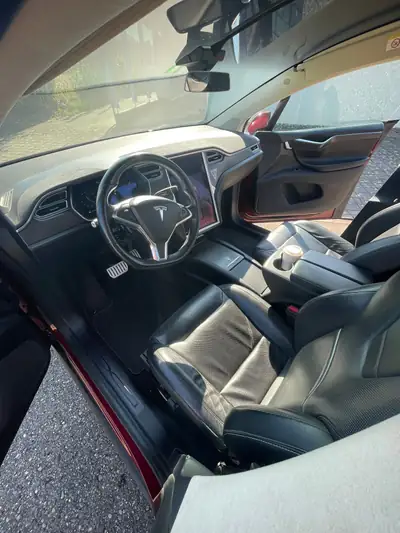 Tesla Model X P90D Signature — SUV électrique 772 ch, essence du luxe haute performance — intérieur