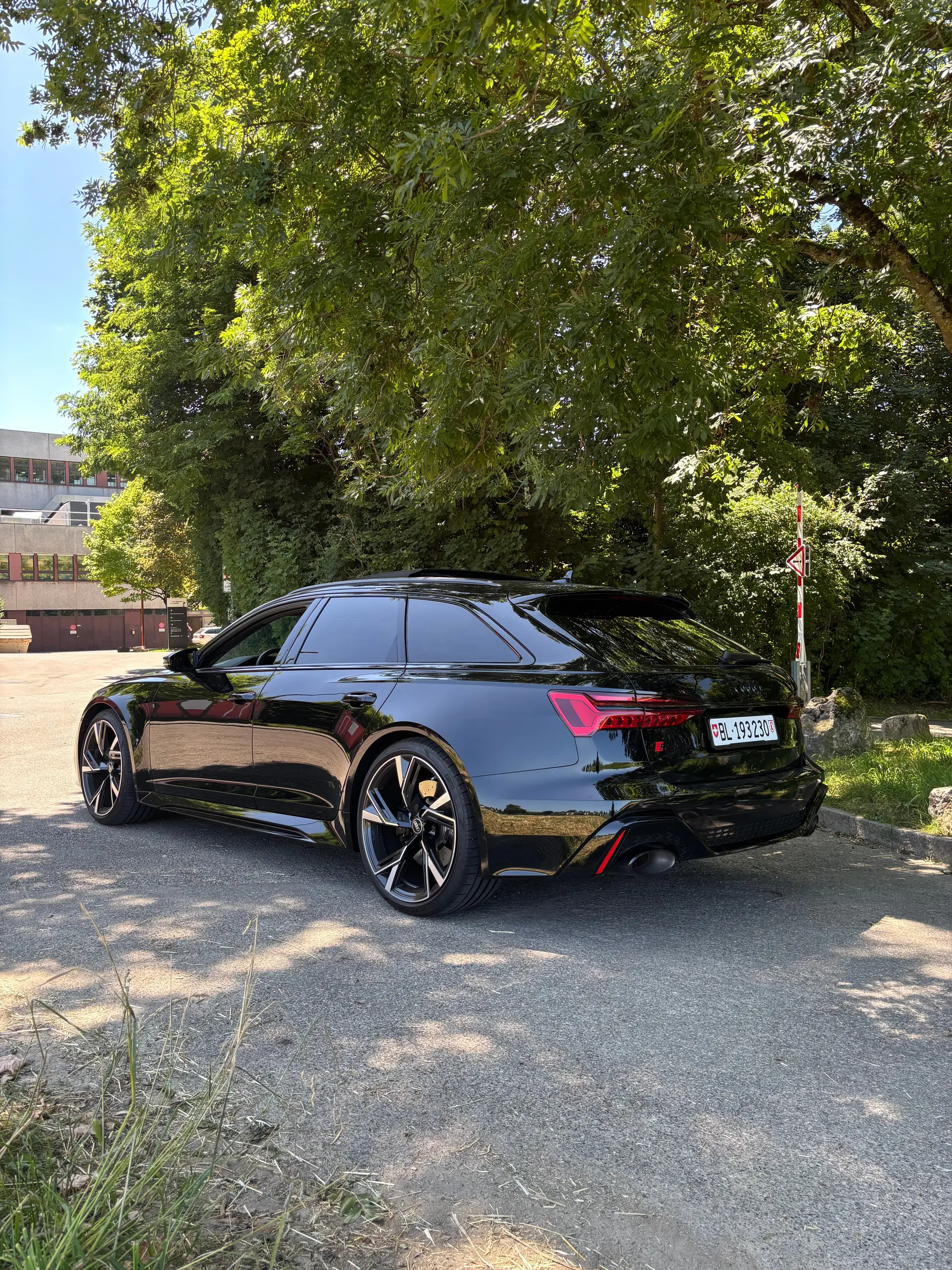 Audi RS6 Avant 2024 — Break haute performance, quasi neuf avec garantie constructeur — Außenansicht