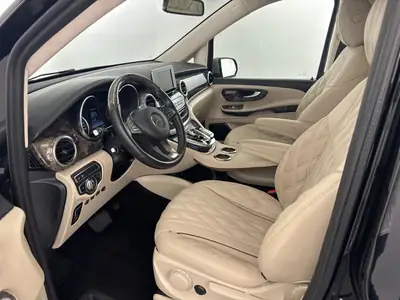 Mercedes-Benz V 250 d EL 4Matic — Monospace premium 6 places, traction intégrale, kilométrage modéré — dashboard