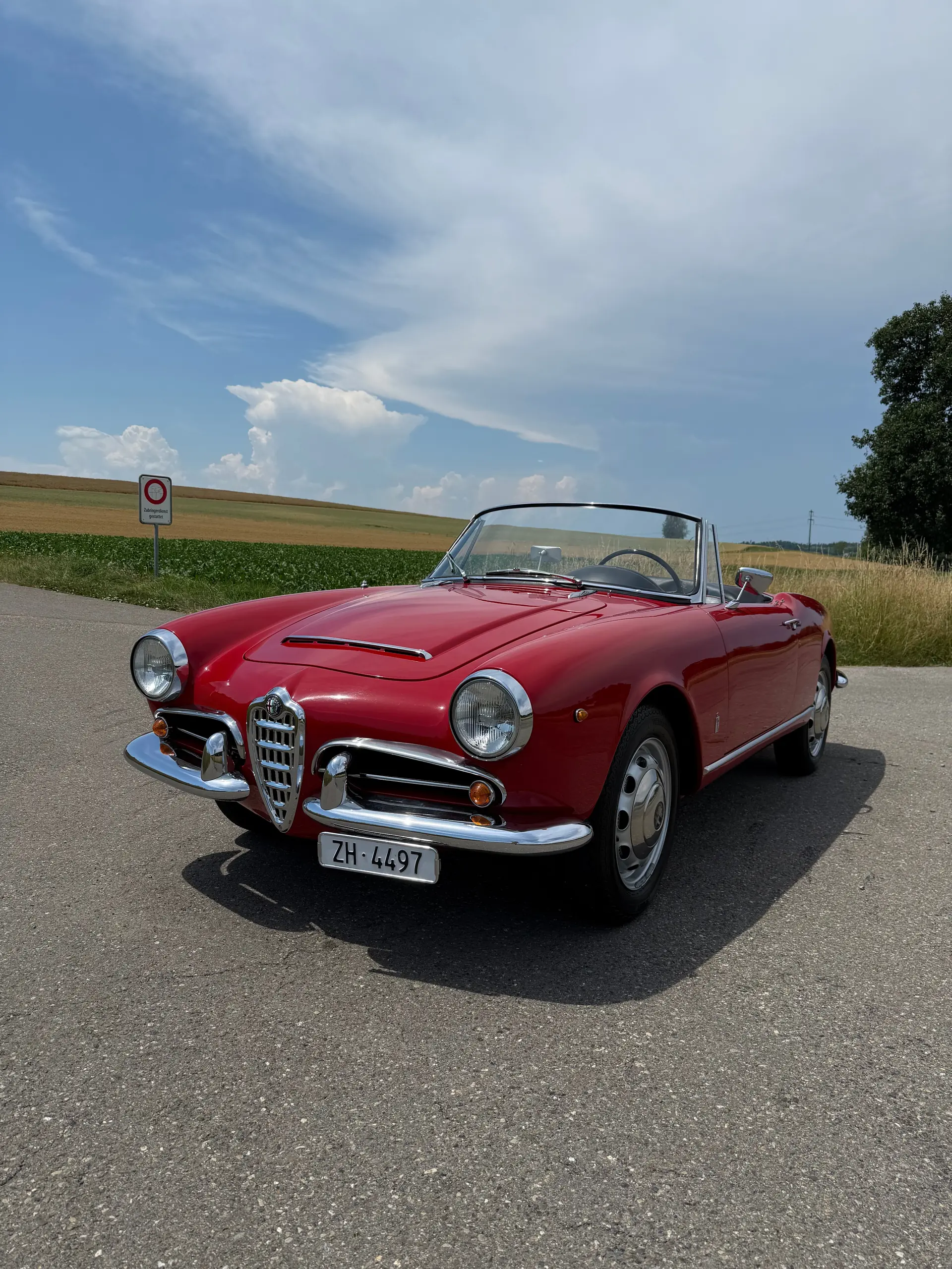 Alfa Romeo Giulia Spider 1600 — Cabriolet vintage 1964, sans accident, patrimoine automobile — vista esterna