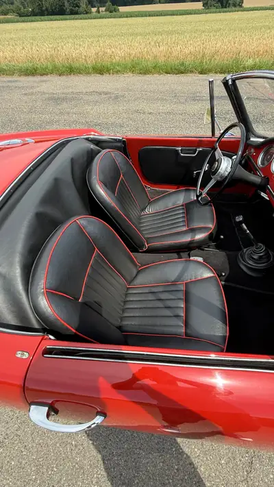 Alfa Romeo Giulia Spider 1600 — Cabriolet vintage 1964, sans accident, patrimoine automobile — Miniature 9