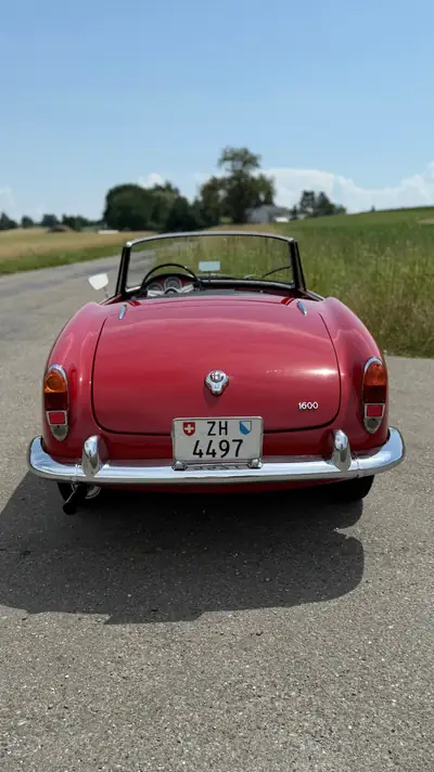 Alfa Romeo Giulia Spider 1600 — Cabriolet vintage 1964, sans accident, patrimoine automobile — Miniature 7