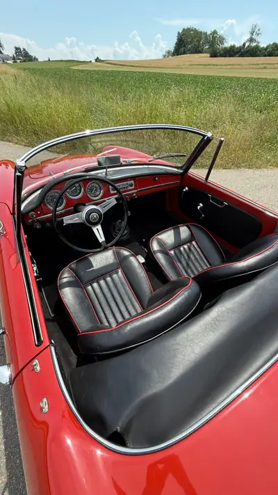 Alfa Romeo Giulia Spider 1600 — Cabriolet vintage 1964, sans accident, patrimoine automobile — Miniature 8