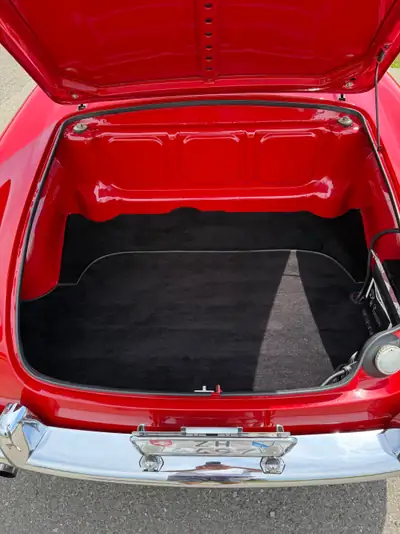 Alfa Romeo Giulia Spider 1600 — Cabriolet vintage 1964, sans accident, patrimoine automobile — Miniature 13