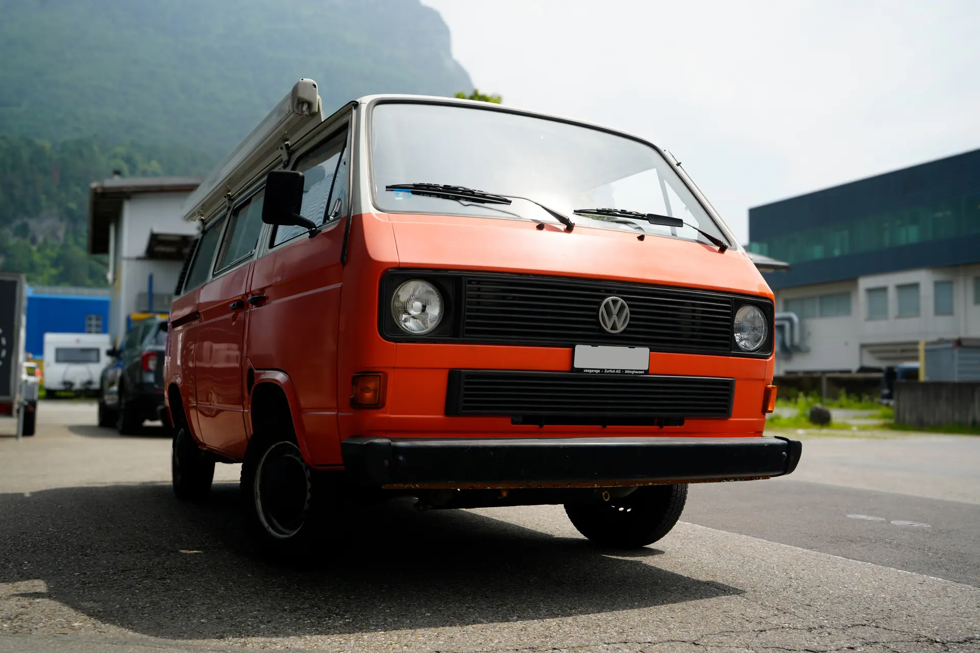 VW T3 Typ 2 1990 — Le légendaire Bulli orange, icône rétro incontournable — vue extérieure
