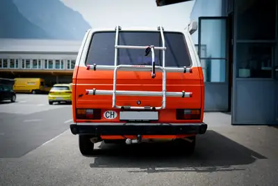 VW T3 Typ 2 1990 — Le légendaire Bulli orange, icône rétro incontournable — intérieur