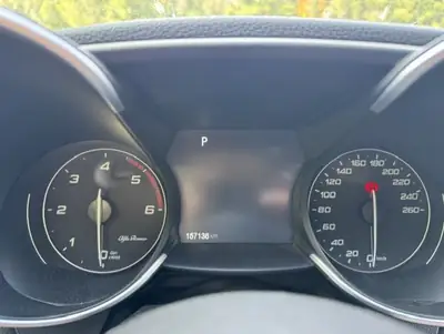 Alfa Romeo Giulia 2.2 JTDM Super — Berline diesel élégante, 157000 km, transmission automatique — Detail