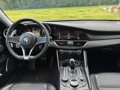 Alfa Romeo Giulia 2.2 JTDM Super — Berline diesel élégante, 157000 km, transmission automatique — Armaturenbrett