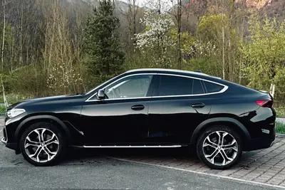 BMW X6 xDrive 40i Steptronic xLine — SUV coupé élégant, 340 ch et 99 000 km — fianco
