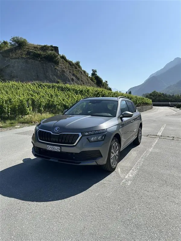 Skoda Kamiq 1.0 TSI Tour — Petit SUV urbain économe, 25 500 km seulement — vue extérieure