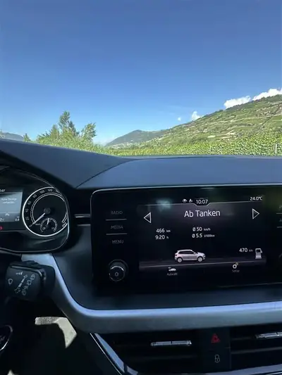 Skoda Kamiq 1.0 TSI Tour — Petit SUV urbain économe, 25 500 km seulement — côté
