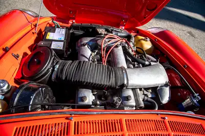 Alfa Romeo Spider Veloce 1750 — Cabriolet légendaire 1968, 44'000 km d'histoire — Miniature 8