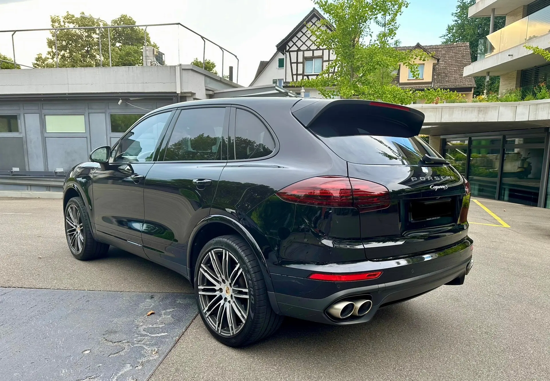Porsche Cayenne S 2015 — SUV sportif 420 ch, entretien impeccable — Außenansicht
