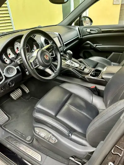 Porsche Cayenne S 2015 — SUV sportif 420 ch, entretien impeccable — Heckansicht