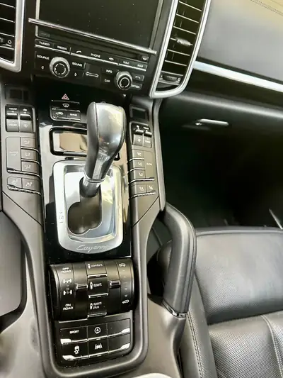 Porsche Cayenne S 2015 — SUV sportif 420 ch, entretien impeccable — Innenraum