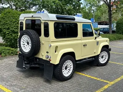 Land Rover Defender 90 SW 2.4 TDi — Légende 4x4, équipé Bowler, prêt à l'aventure — côté