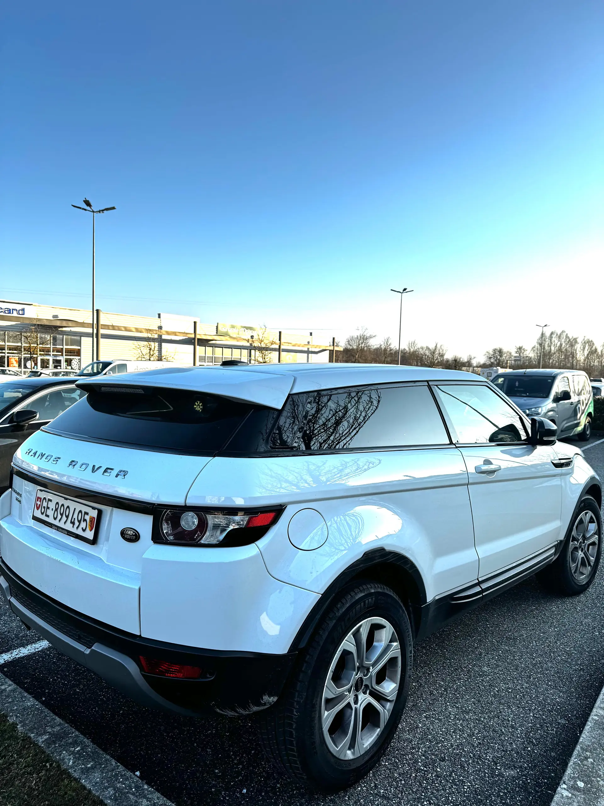 Range Rover Evoque 2.2 TD4 Dynamic — SUV compact premium, moteur diesel efficace