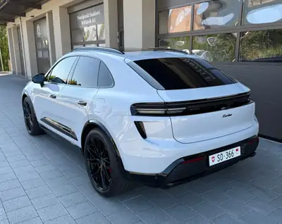 Porsche Macan Turbo 100 kWh — SUV électrique haute performance, 20 000 km, garantie Porsche — côté