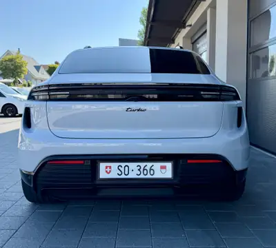 Porsche Macan Turbo 100 kWh — SUV électrique haute performance, 20 000 km, garantie Porsche — intérieur