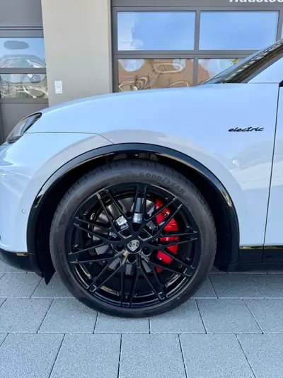 Porsche Macan Turbo 100 kWh — SUV électrique haute performance, 20 000 km, garantie Porsche — Miniature 8