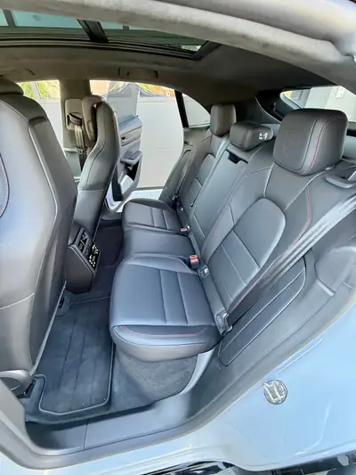 Porsche Macan Turbo 100 kWh — SUV électrique haute performance, 20 000 km, garantie Porsche — Miniature 12