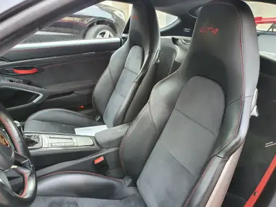 Porsche 718 Cayman GT4 — Coupé sportif manuel, 385 ch et 37 000 km — Innenraum
