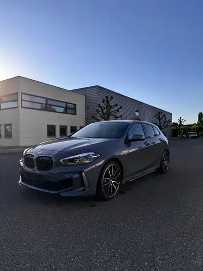 BMW M135i xDrive Steptronic — Sportive compacte 306 ch, transmission automatique, 55 000 km — côté