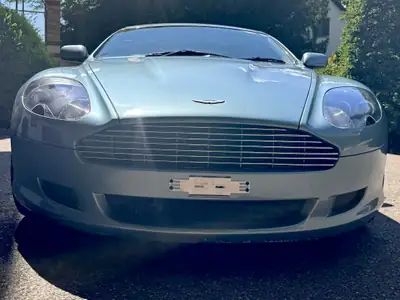 Aston Martin DB9 Cabriolet 2006 — Roadster britannique d'exception, 457 ch et rare teinte bleue — Miniatura 9