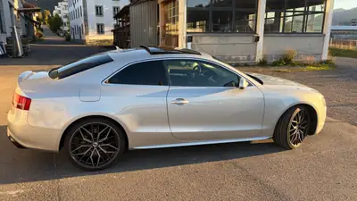Audi S5 Coupé 4.2 FSI — 353 ch, design sportif, historique sans sinistre — intérieur