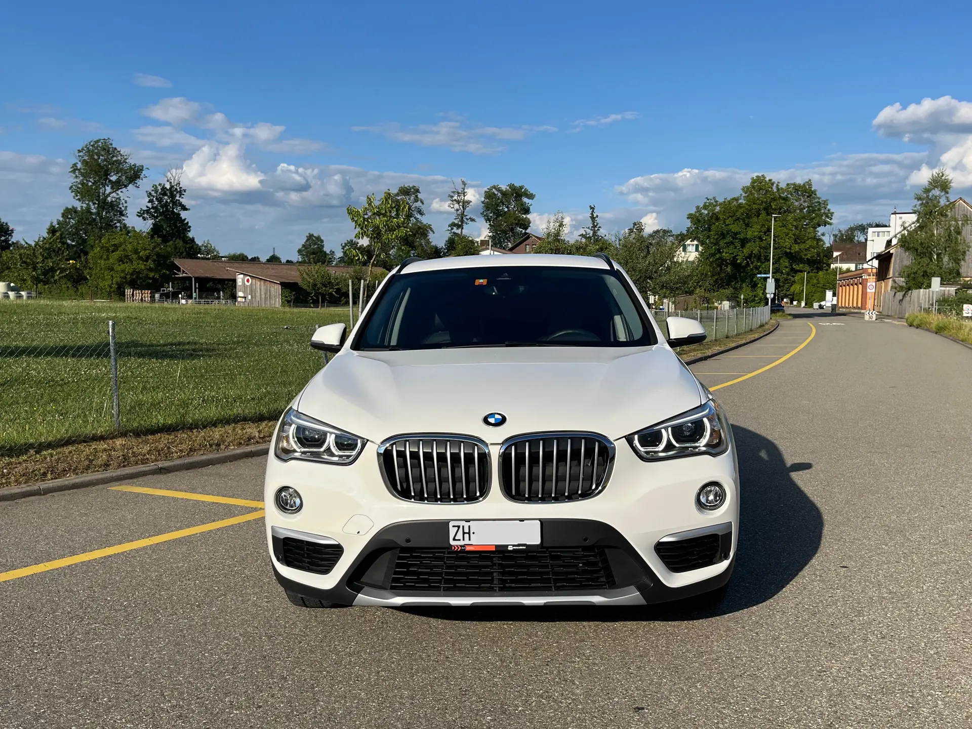 BMW X1 xDrive 20d xLine — SUV compact diesel, 87'000 km seulement — vista esterna
