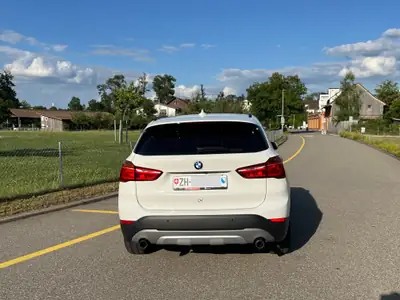 BMW X1 xDrive 20d xLine — SUV compact diesel, 87'000 km seulement — interni