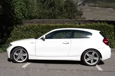 BMW 123d — Compacte sportive diesel, 204 ch, impeccable après révision — arrière