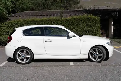 BMW 123d — Compacte sportive diesel, 204 ch, impeccable après révision — tableau de bord