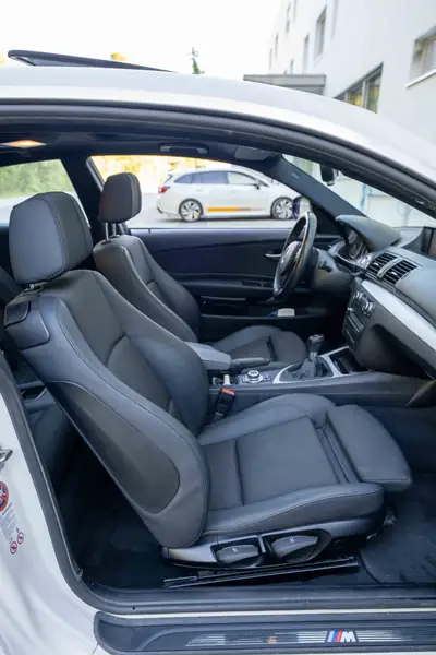 BMW 123d — Compacte sportive diesel, 204 ch, impeccable après révision — Miniature 10