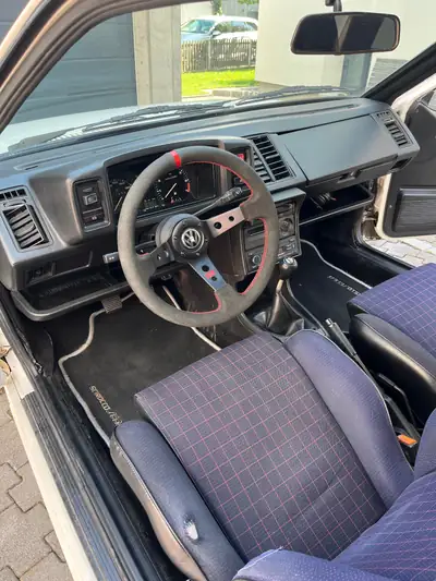 VW Scirocco 1800 Scala — Coupé sportif vintage, moteur fiable et coloris unique — Armaturenbrett