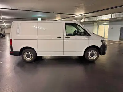 VW T6 2.0 TDI 4Motion — Utilitaire robuste 4x4, entretien récent, 128'000 km — Heckansicht