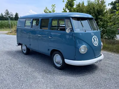VW T1 Typ 23 (1959) — Légende rétro restaurée, ancienne ambulance militaire — vista esterna