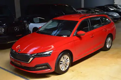 Skoda Octavia Combi 2.0 TDI DSG 4x4 — Break polyvalent, 150 PS, 93'000 km seulement — côté