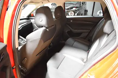Skoda Octavia Combi 2.0 TDI DSG 4x4 — Break polyvalent, 150 PS, 93'000 km seulement — détail