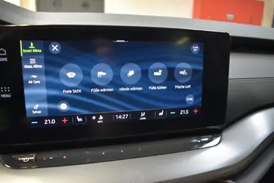 Skoda Octavia Combi 2.0 TDI DSG 4x4 — Break polyvalent, 150 PS, 93'000 km seulement — Miniature 14