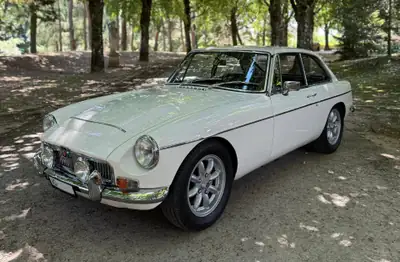 MG MGC GT 1970 — Coupé britannique 6-cylindres, 200 ch, état irréprochable — Seitenansicht