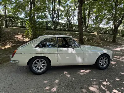 MG MGC GT 1970 — Coupé britannique 6-cylindres, 200 ch, état irréprochable — Armaturenbrett