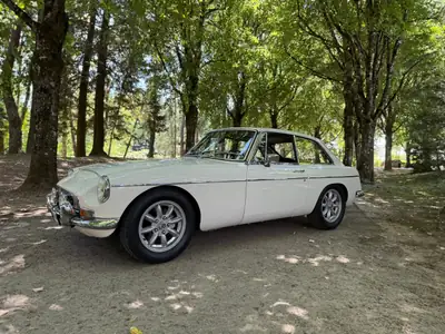 MG MGC GT 1970 — Coupé britannique 6-cylindres, 200 ch, état irréprochable — Innenraum