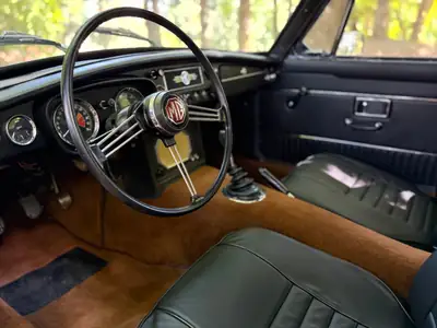 MG MGC GT 1970 — Coupé britannique 6-cylindres, 200 ch, état irréprochable — Miniatur 9