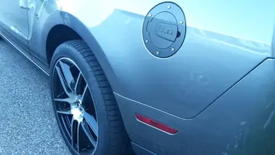 Ford Mustang 5.0 GT — Muscle car légendaire, boîte manuelle, 412 ch — côté