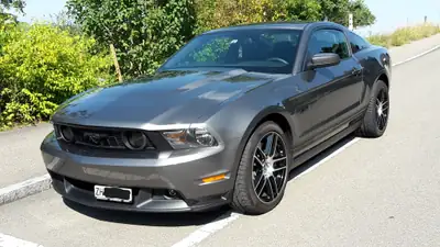 Ford Mustang 5.0 GT — Muscle car légendaire, boîte manuelle, 412 ch — vue extérieure