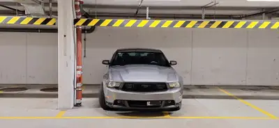 Ford Mustang 5.0 GT — Muscle car légendaire, boîte manuelle, 412 ch — intérieur
