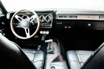 Dodge Charger 1973 — Muscle car légendaire, 243 ch, carrosserie B originale — intérieur
