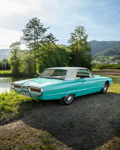 Ford Thunderbird Landau Coupé 1965 — Icône américaine turquoise, 5200 km d'exception — Außenansicht