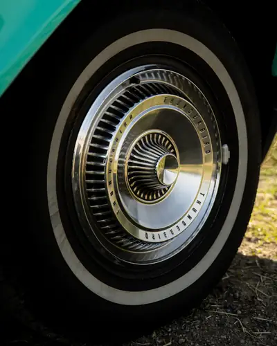Ford Thunderbird Landau Coupé 1965 — Icône américaine turquoise, 5200 km d'exception — Armaturenbrett
